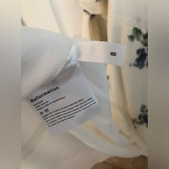 REFORMATION ONE SHOULDER WHITE & BLUE FLORAL PRINT COTTAGECORE MIDI - Picture 9 of 10